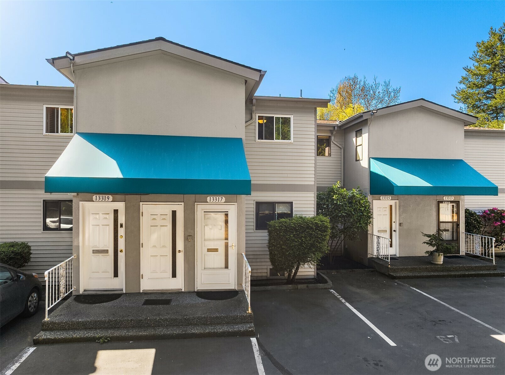 Property Photo: 13317 15th Avenue NE D4 WA 98125
