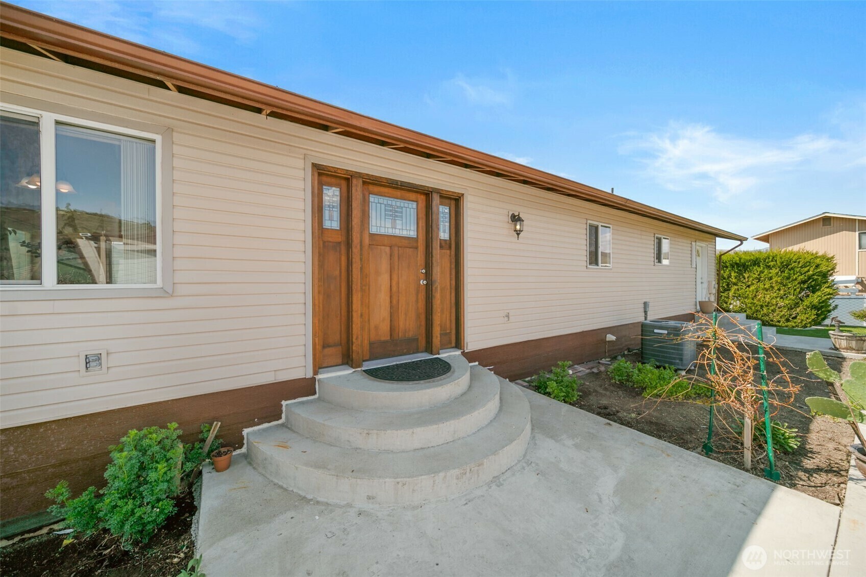 Property Photo: 2883 NW Cascade Ave WA 98802