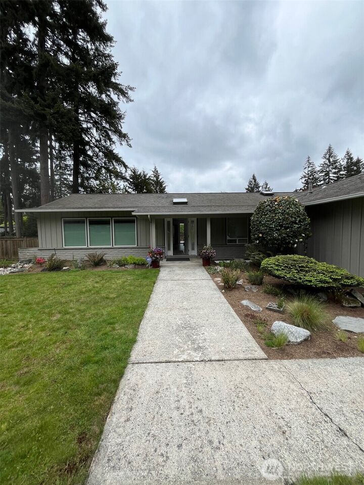 Property Photo:  2940  161st Avenue SE  WA 98008 
