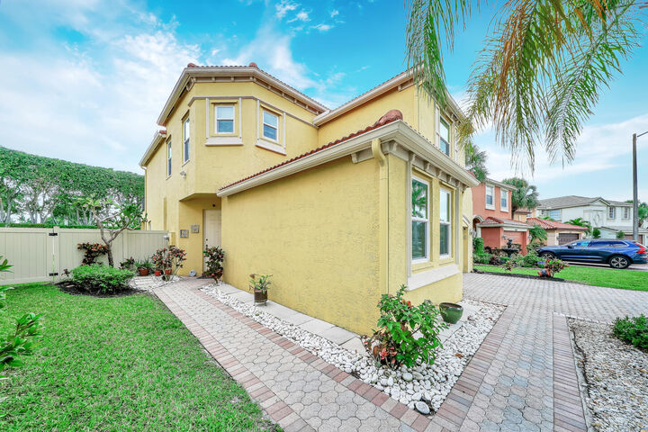 Property Photo: 9161 Dupont Place FL 33414