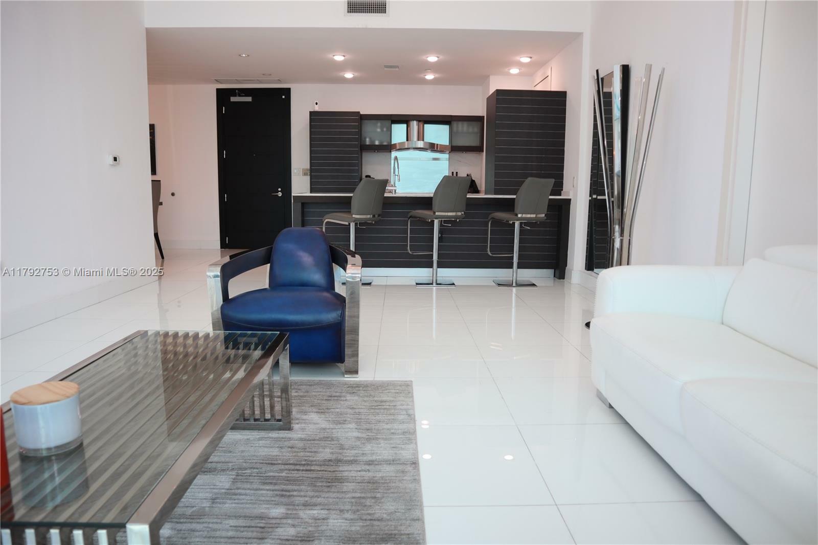 Property Photo:  200 Biscayne Boulevard Way 4911  FL 33131 