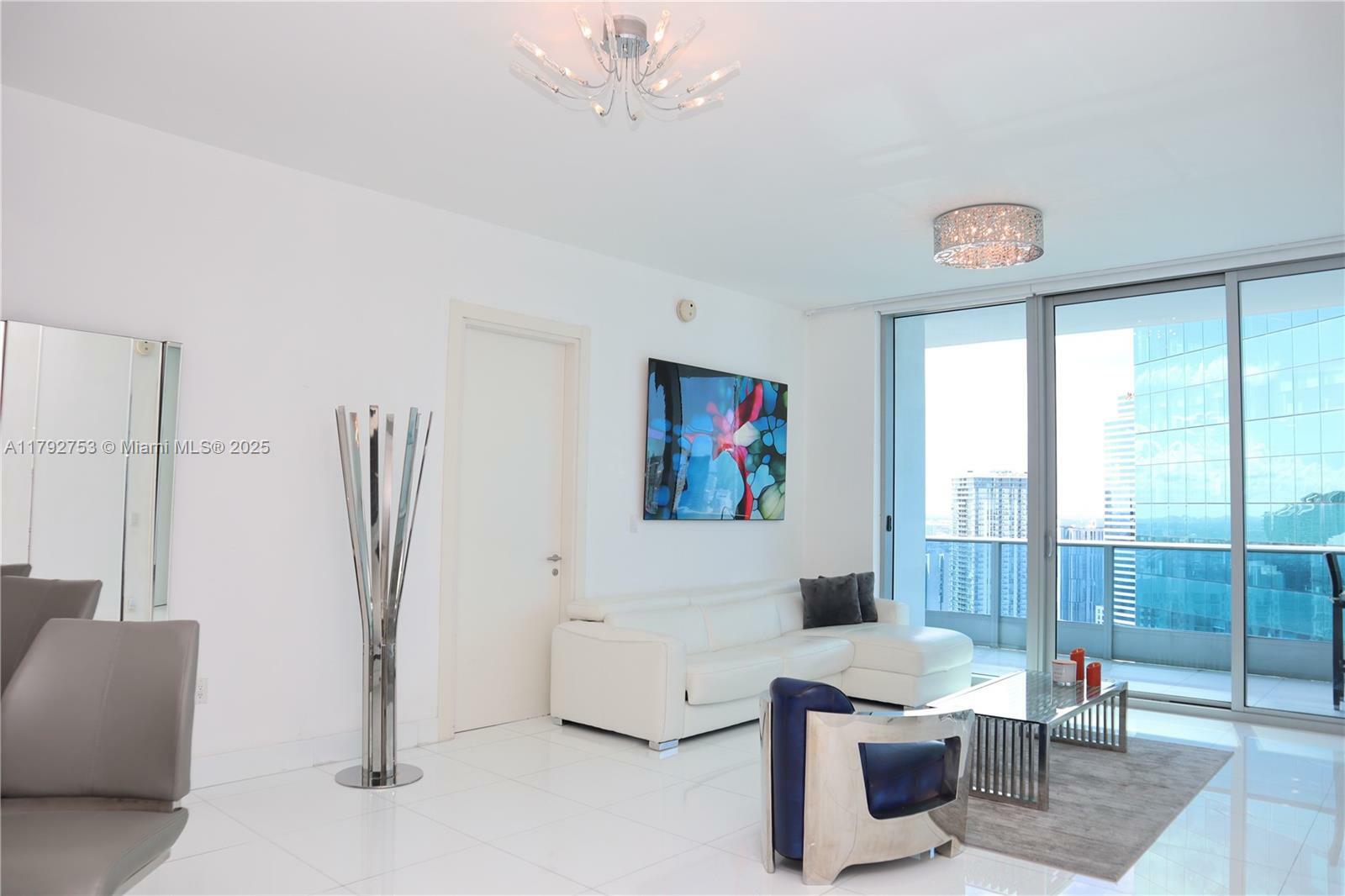 Property Photo: 200 Biscayne Boulevard Way 4911 FL 33131