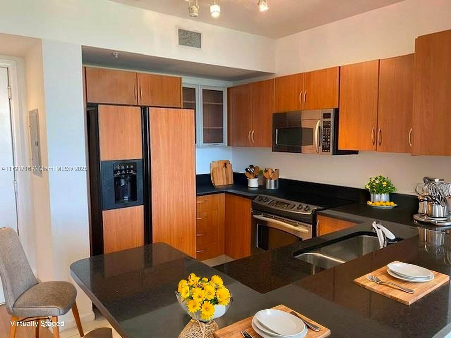 Property Photo:  2775 NE 187th St 311  FL 33180 