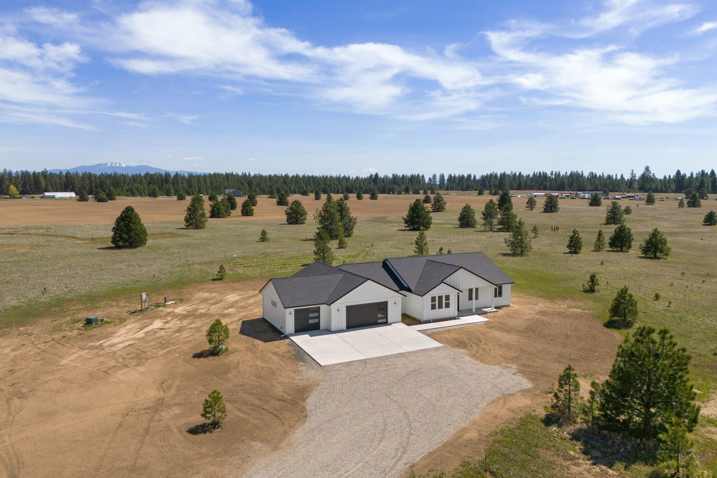 Property Photo: 3621 W Montgomery Rd WA 99006-9646