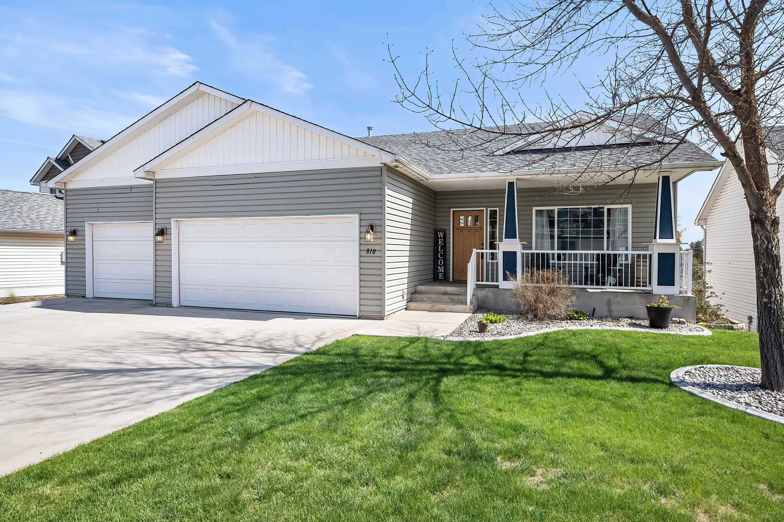 Property Photo: 810 E Angie Ave WA 99022