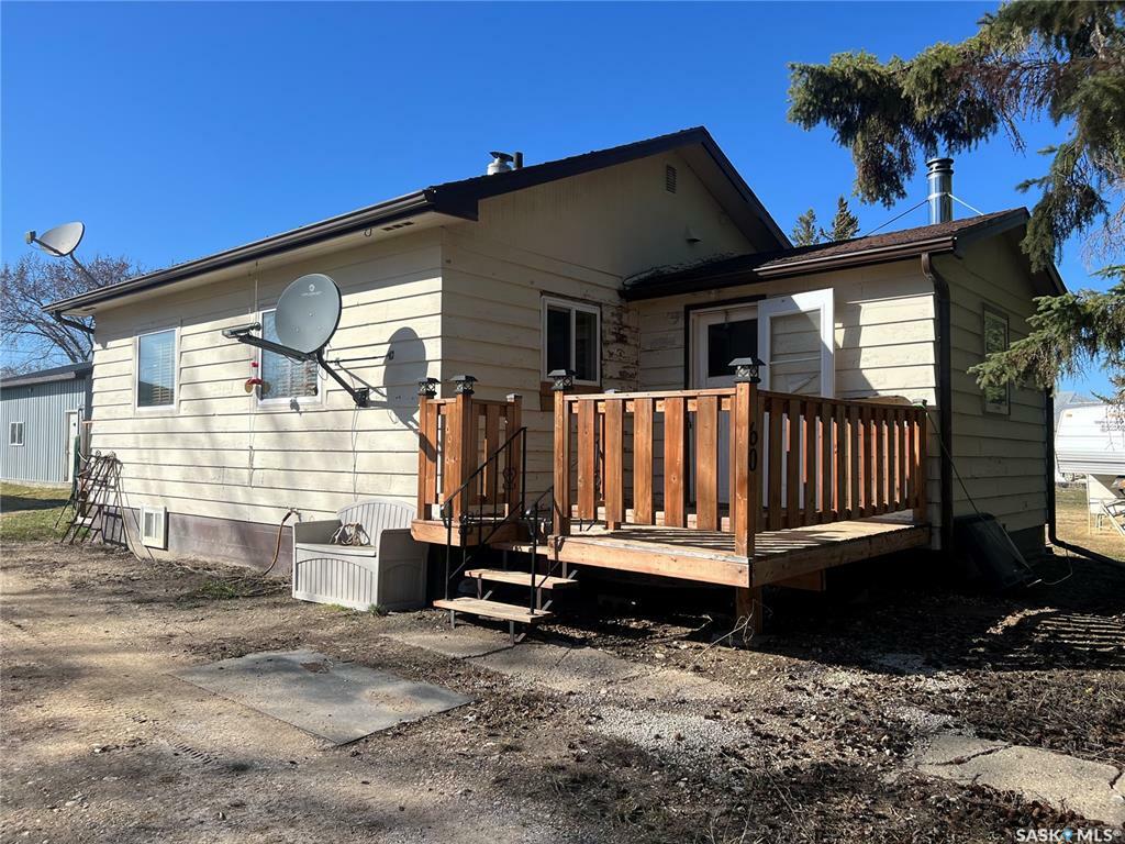 Property Photo:  60 2nd Street N  SK S0E 1V0 