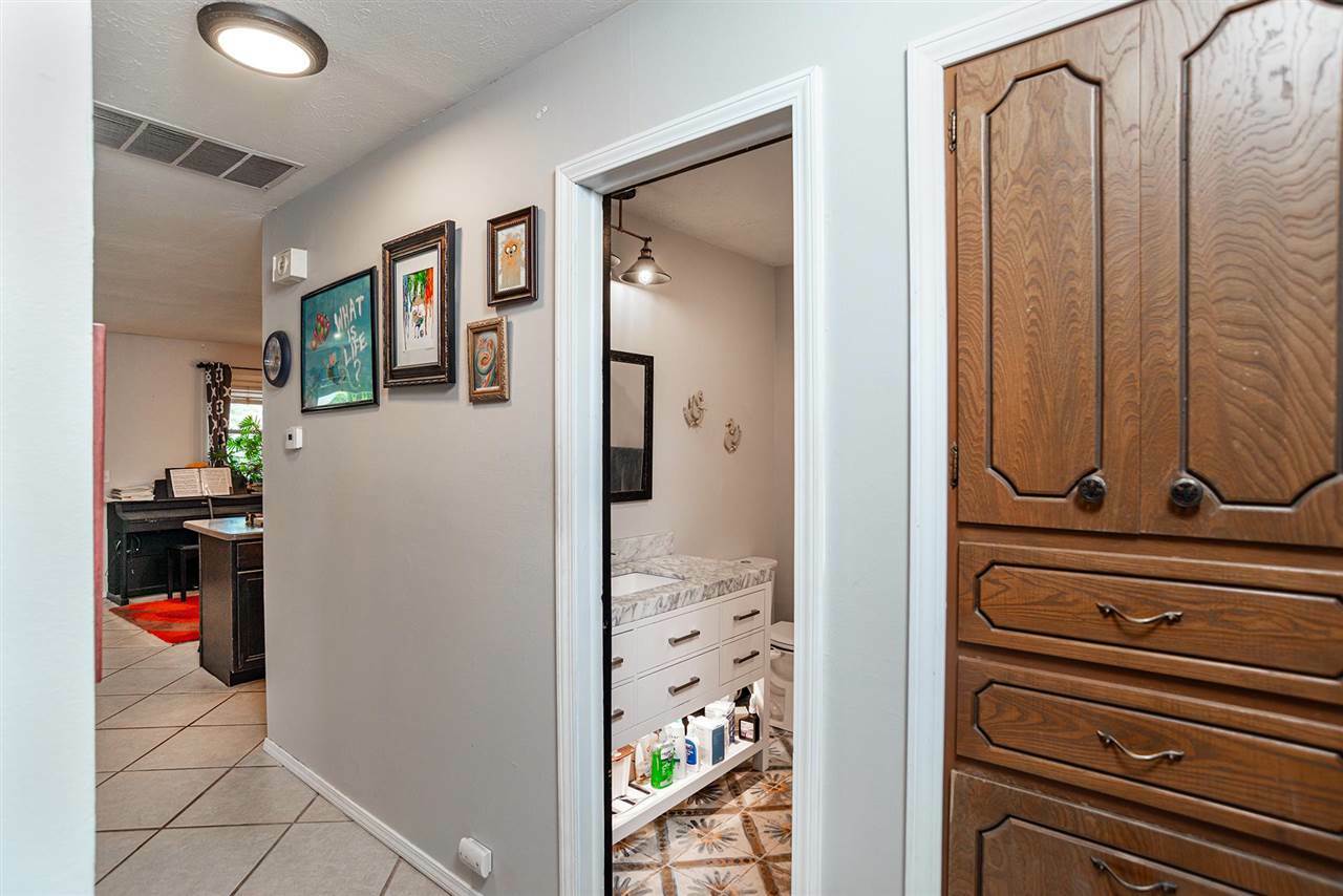Property Photo: 1410 E Virginia OK 74075