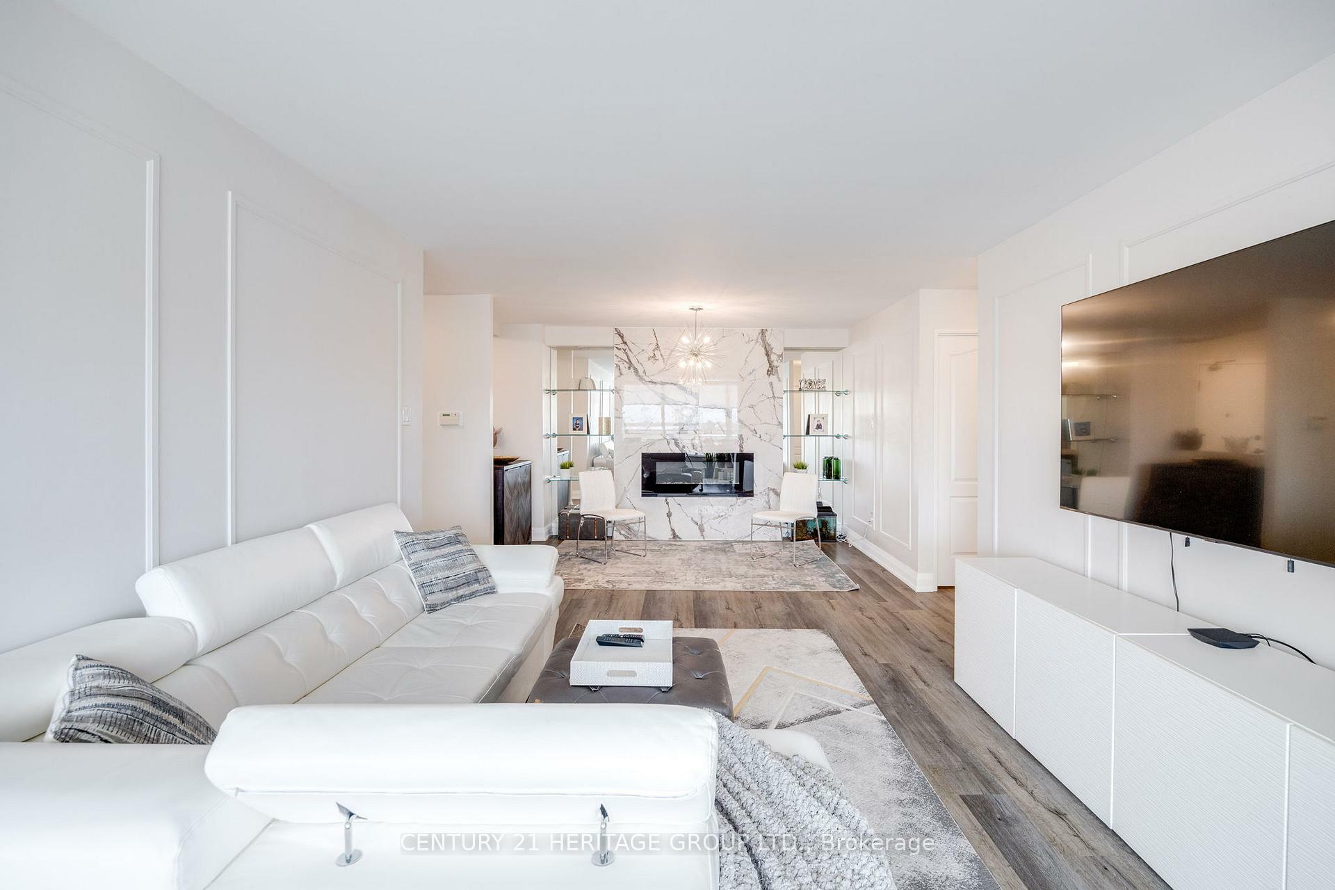 Property Photo: 7 Townsgate Drive 707 ON L4J 7Z9