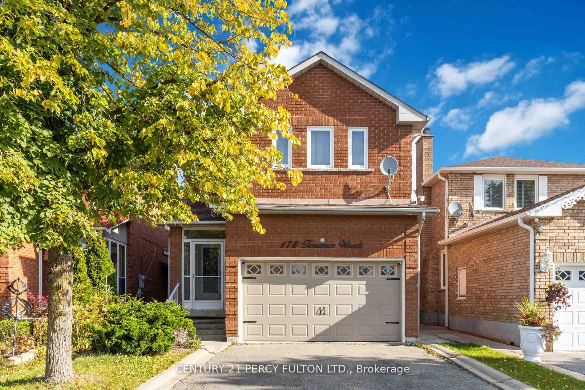 Property Photo: 178 Torrance Woods Wood ON L6Y 4K1