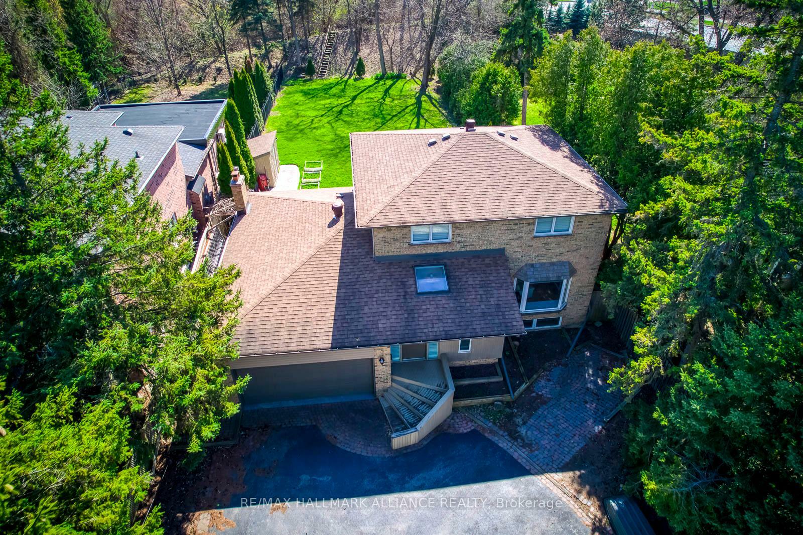 Property Photo: 494 Chartwell Road ON L6J 4A5
