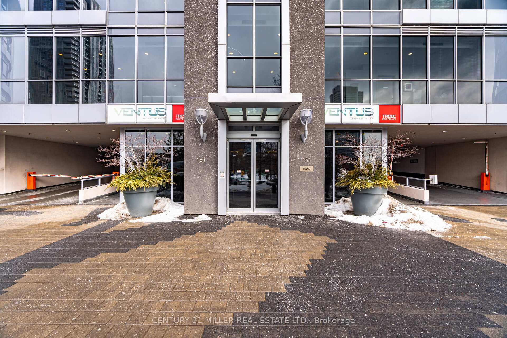 Property Photo: 181 Village Green Square 216 ON M1S 0K6