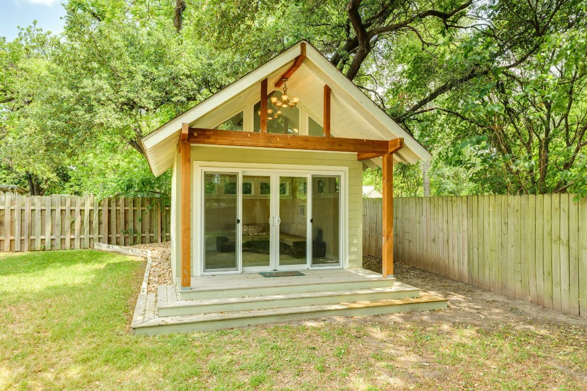 Property Photo: 1307 S Meadows Drive TX 78758