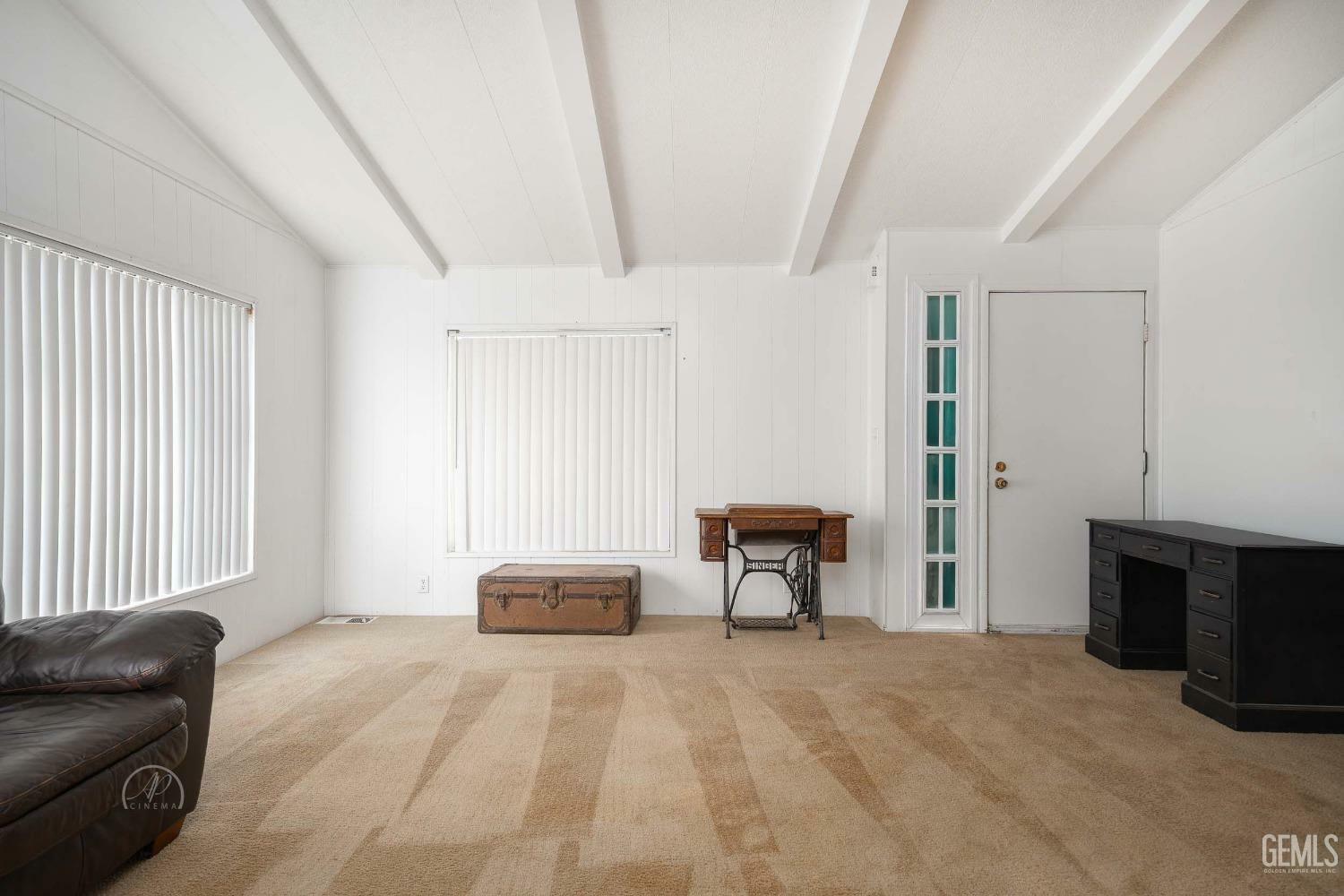 Property Photo: 123 N 10th Street 47 CA 93268