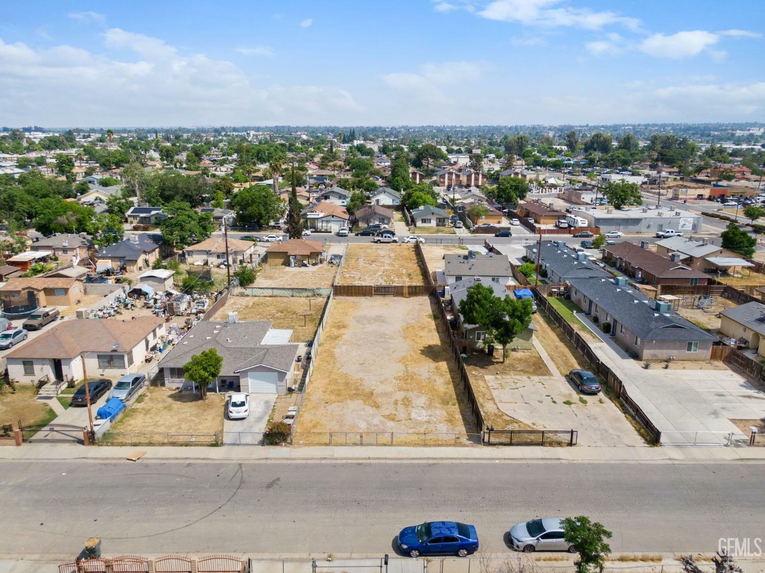Property Photo: 1424 Murdock Street CA 93307