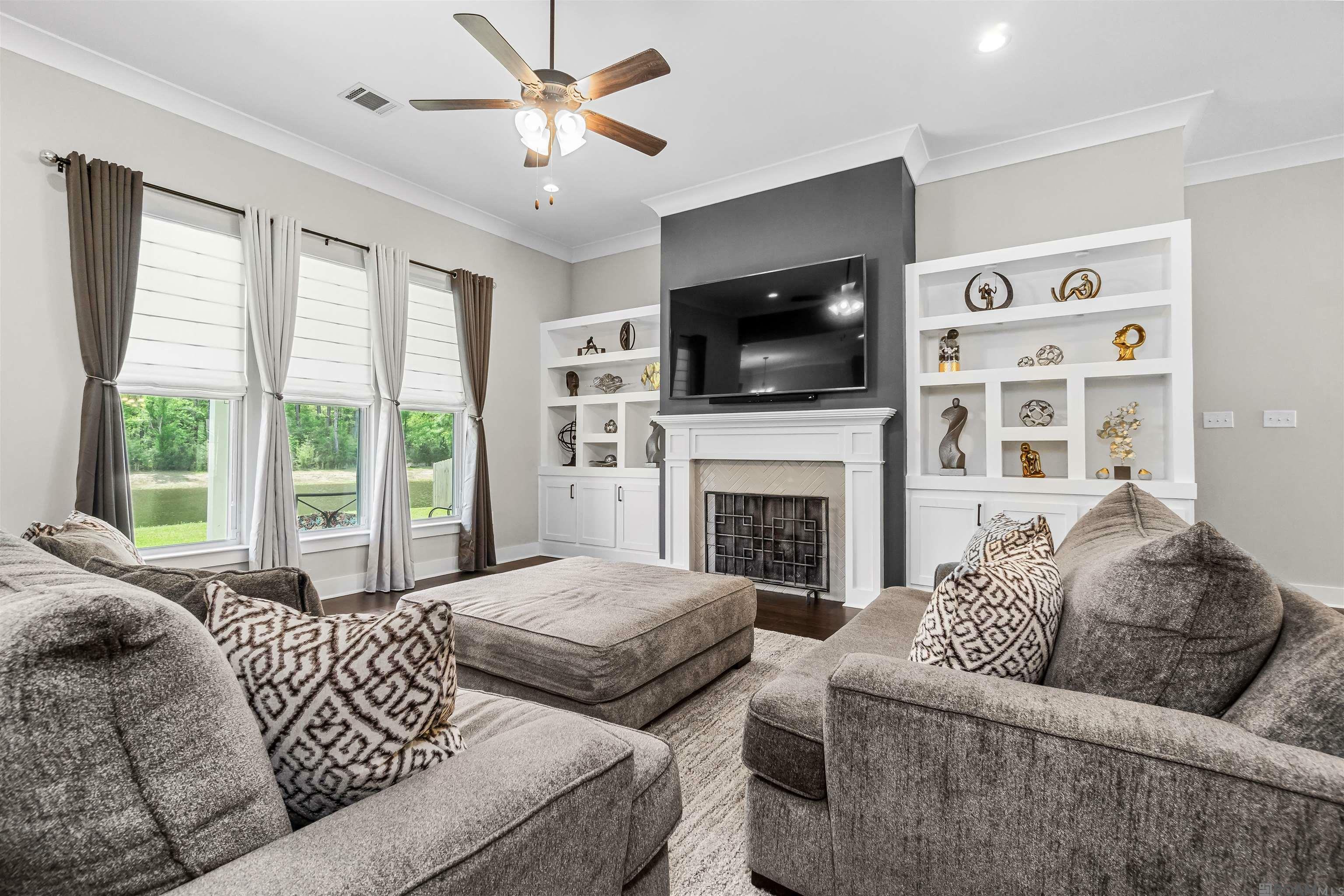 Property Photo: 9630 South Creek Dr LA 70726
