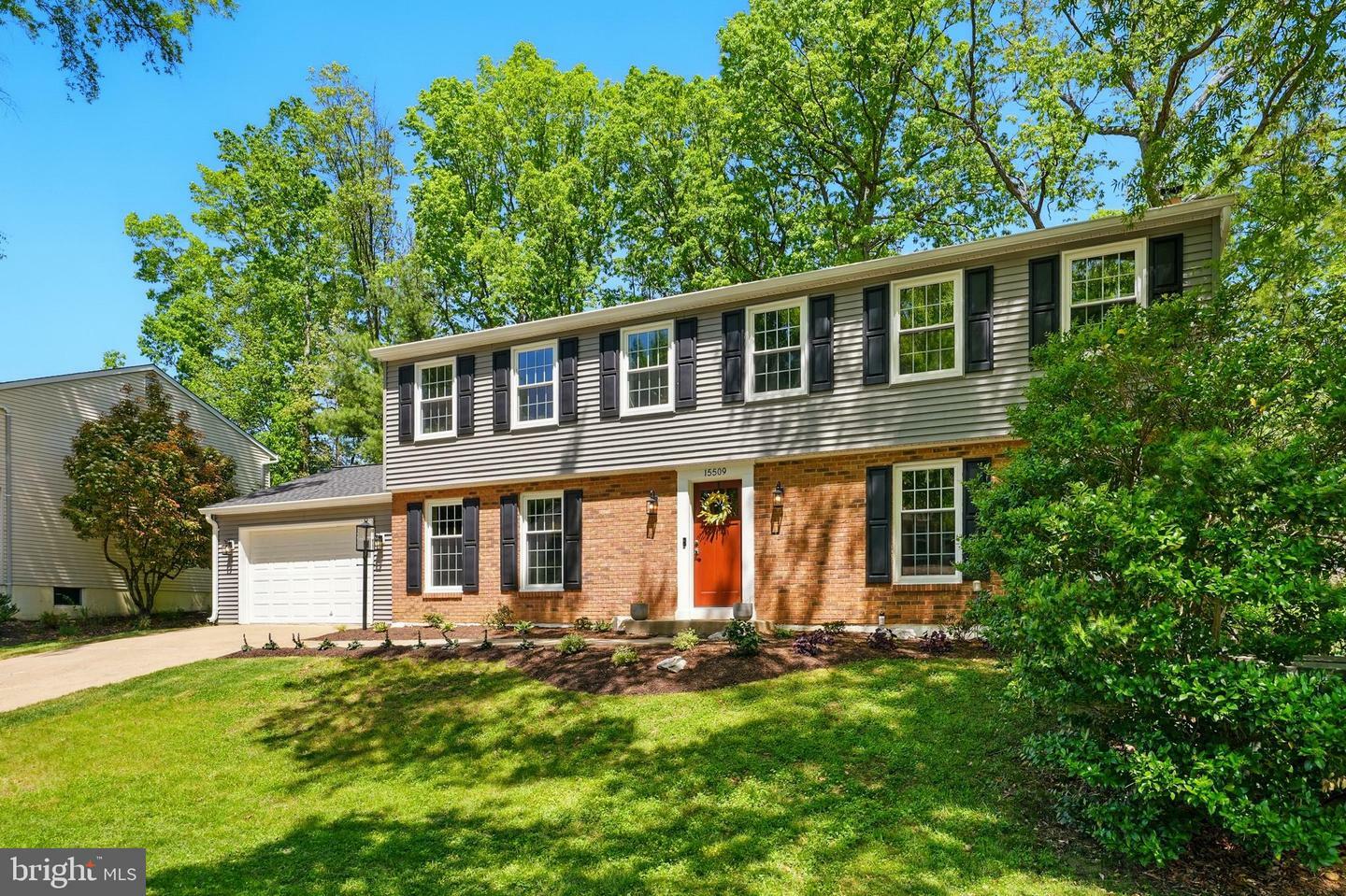 Property Photo: 15509 Ridgecrest Drive VA 22025