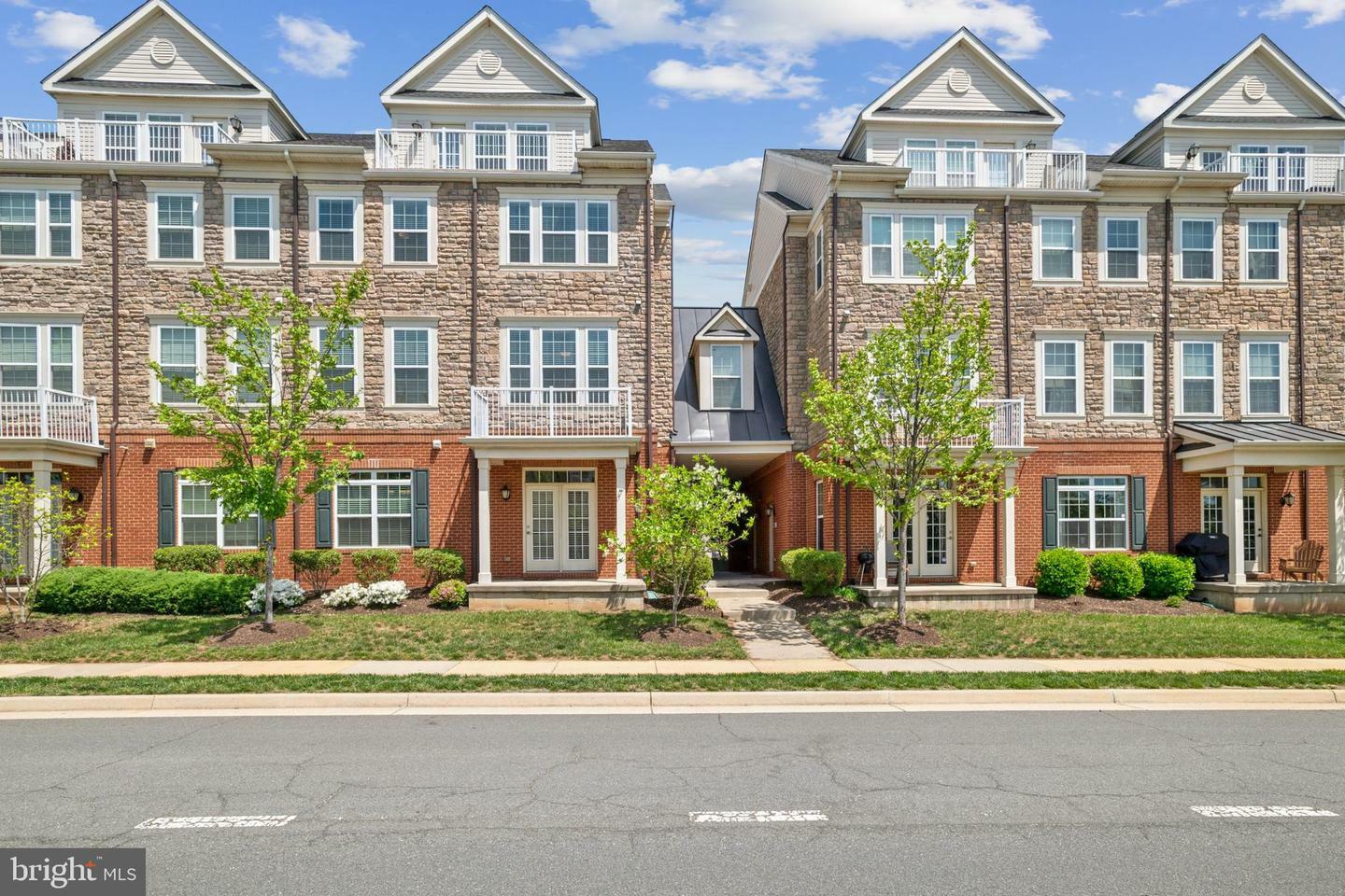Property Photo: 42621 Capitol View Terrace VA 20148