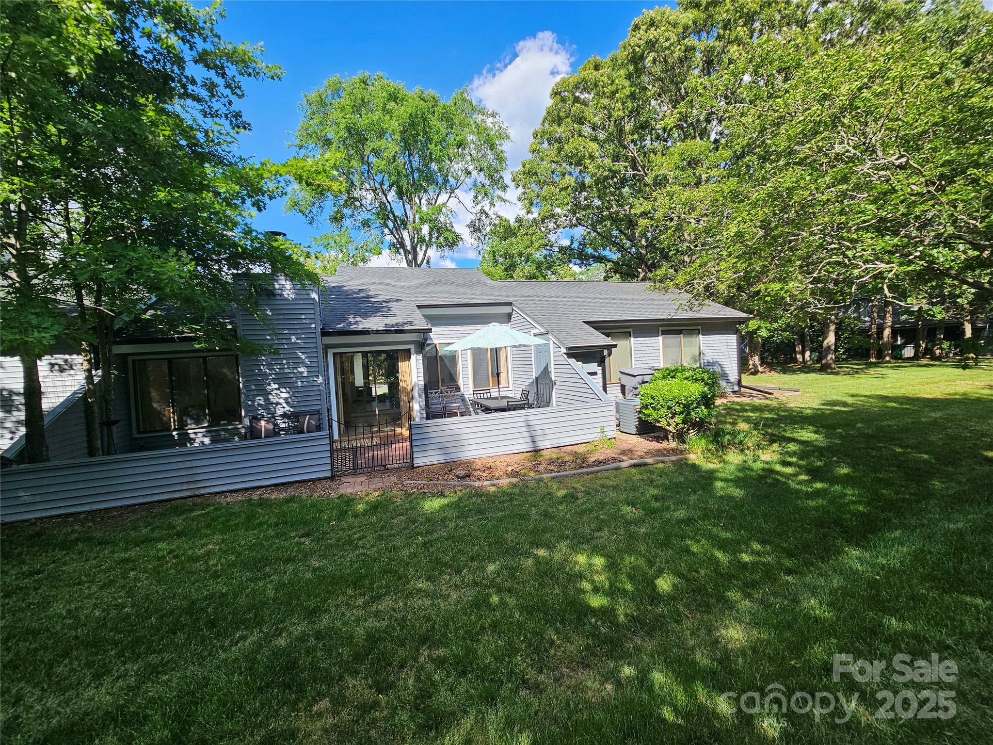 Property Photo: 11216 Carmel Chace Drive NC 28226