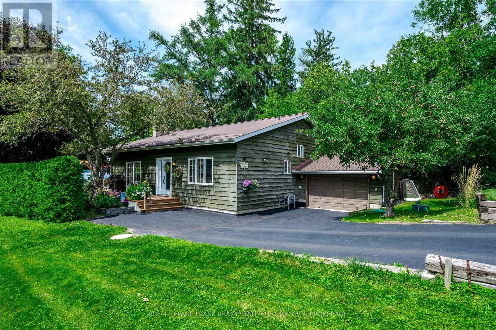 Property Photo: 910 Kelly Boulevard ON K0L 1H0