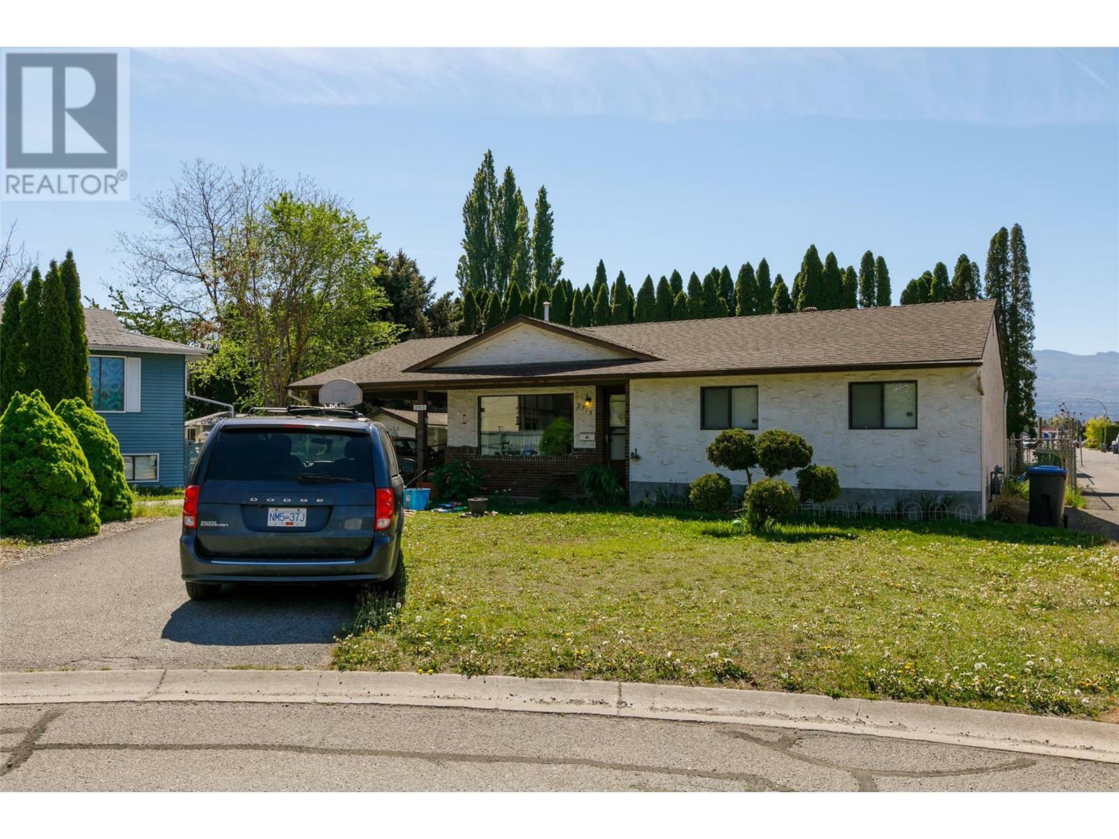 Property Photo: 2913 Bouvette Street BC V1Y 3K5