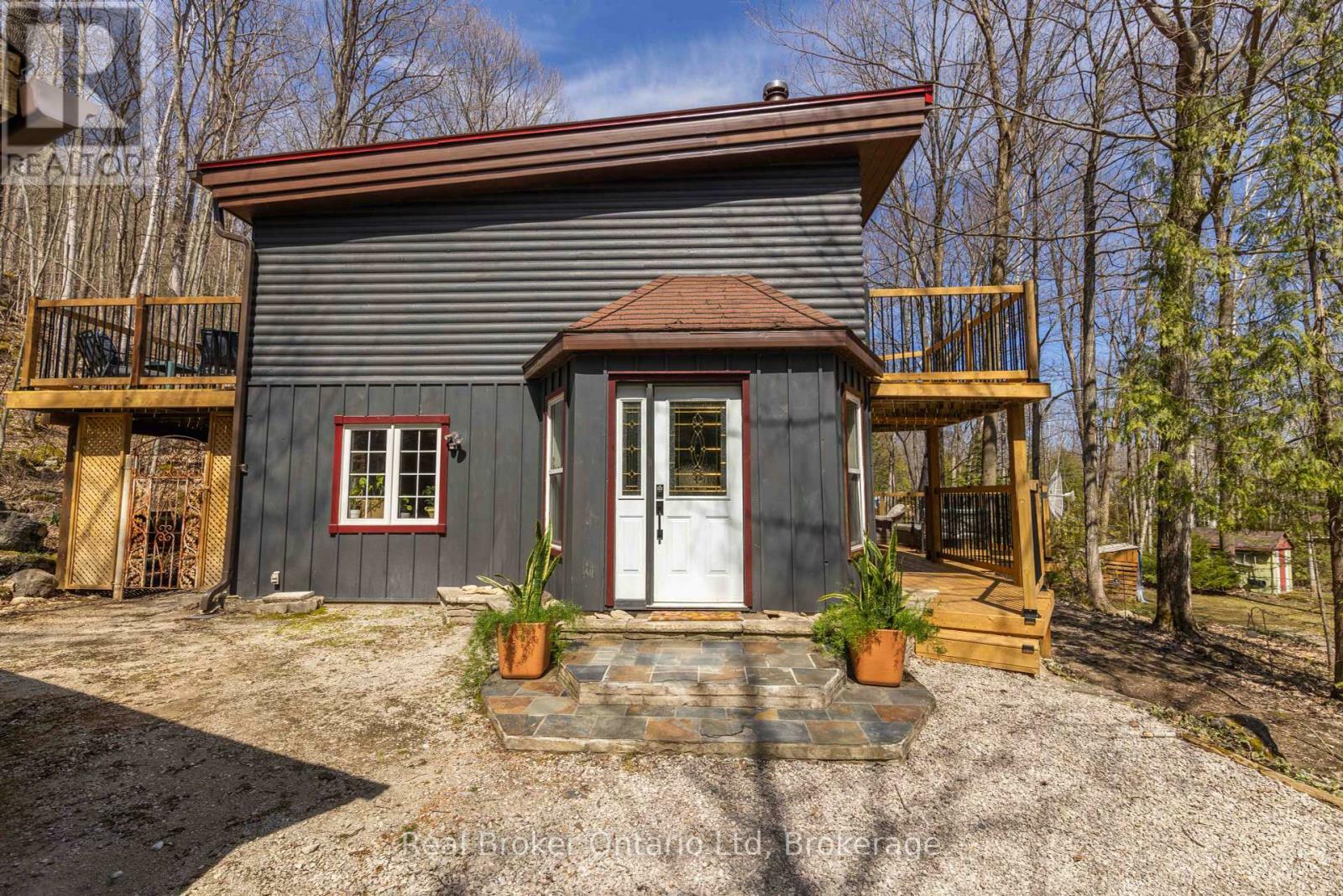 Property Photo: 12 7th Avenue ON N0H 2T0