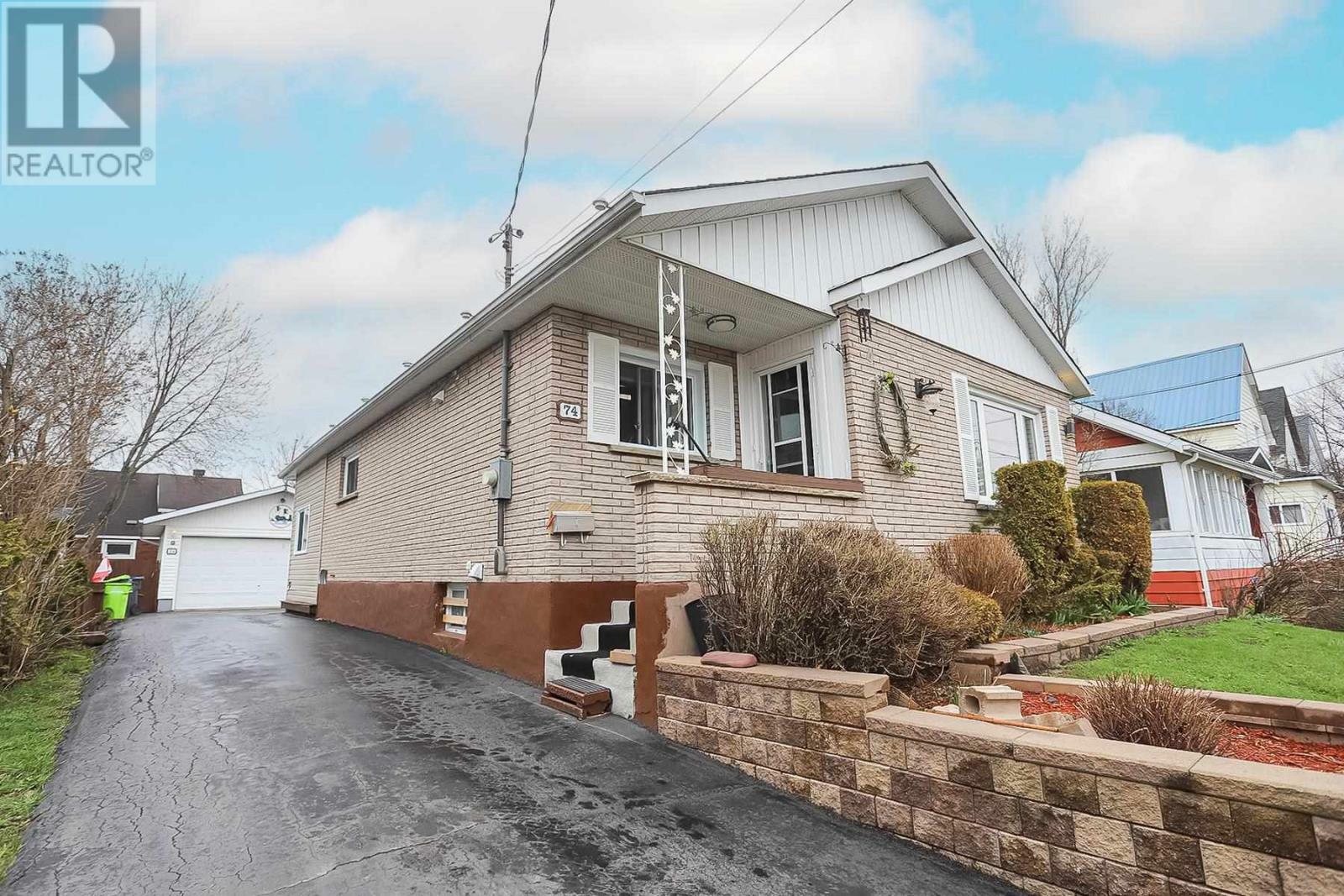 Property Photo: 74 Bloor St W ON P6C 1H5
