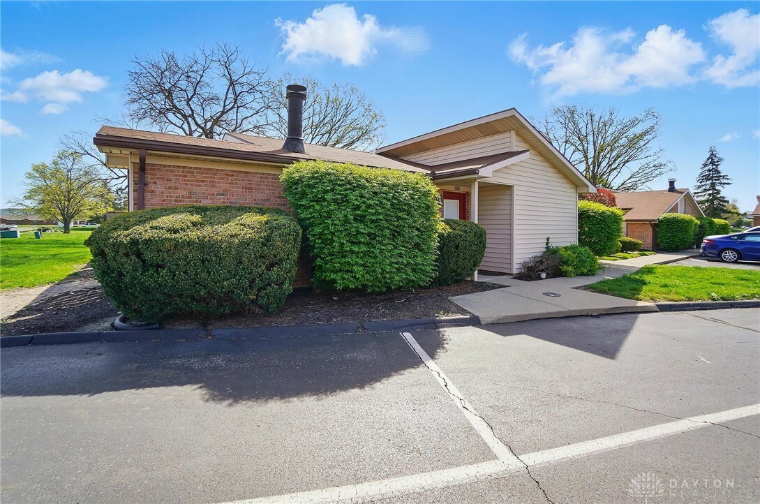 Property Photo: 1200 Hollowbrook Drive OH 45458