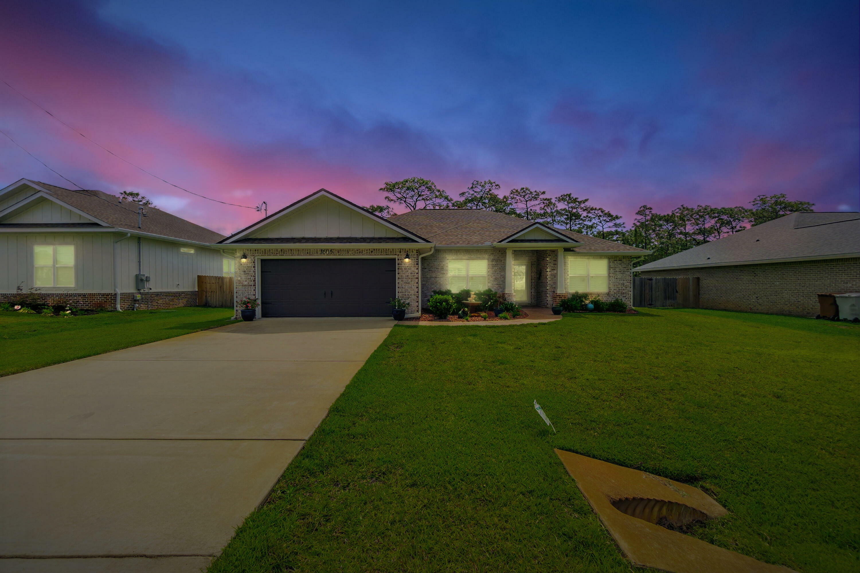 Property Photo: 1606 Ponderosa Drive FL 32563
