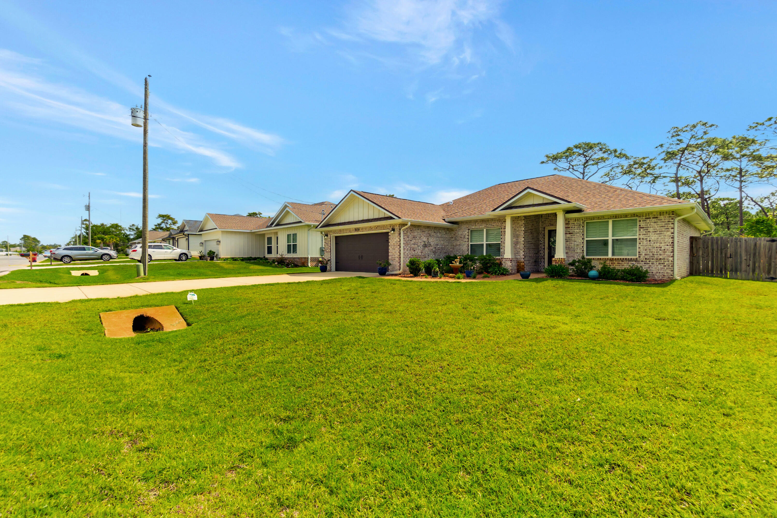 Property Photo: 1606 Ponderosa Drive FL 32563