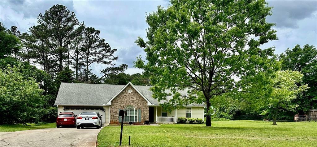 Property Photo: 129 Lakepointe Court GA 30281
