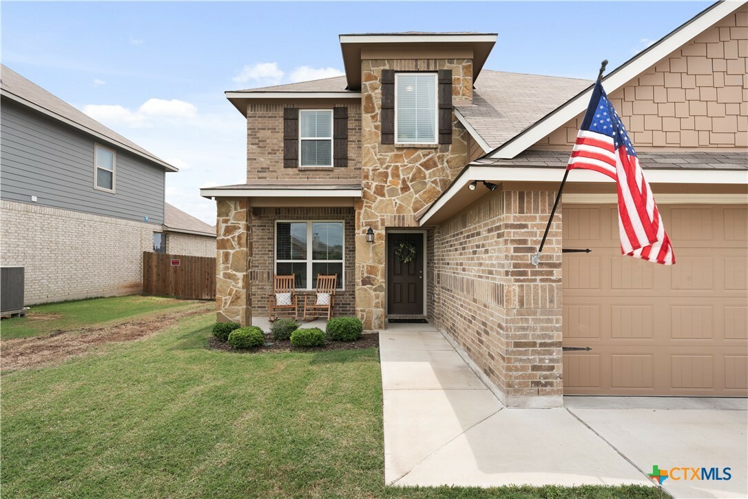 Property Photo: 810 McLaury Cove TX 76542