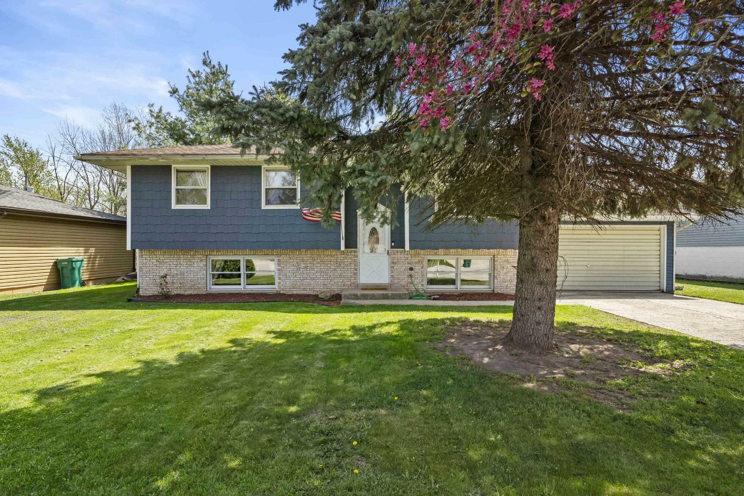 Property Photo: 7555 Hendricks Street IN 46410