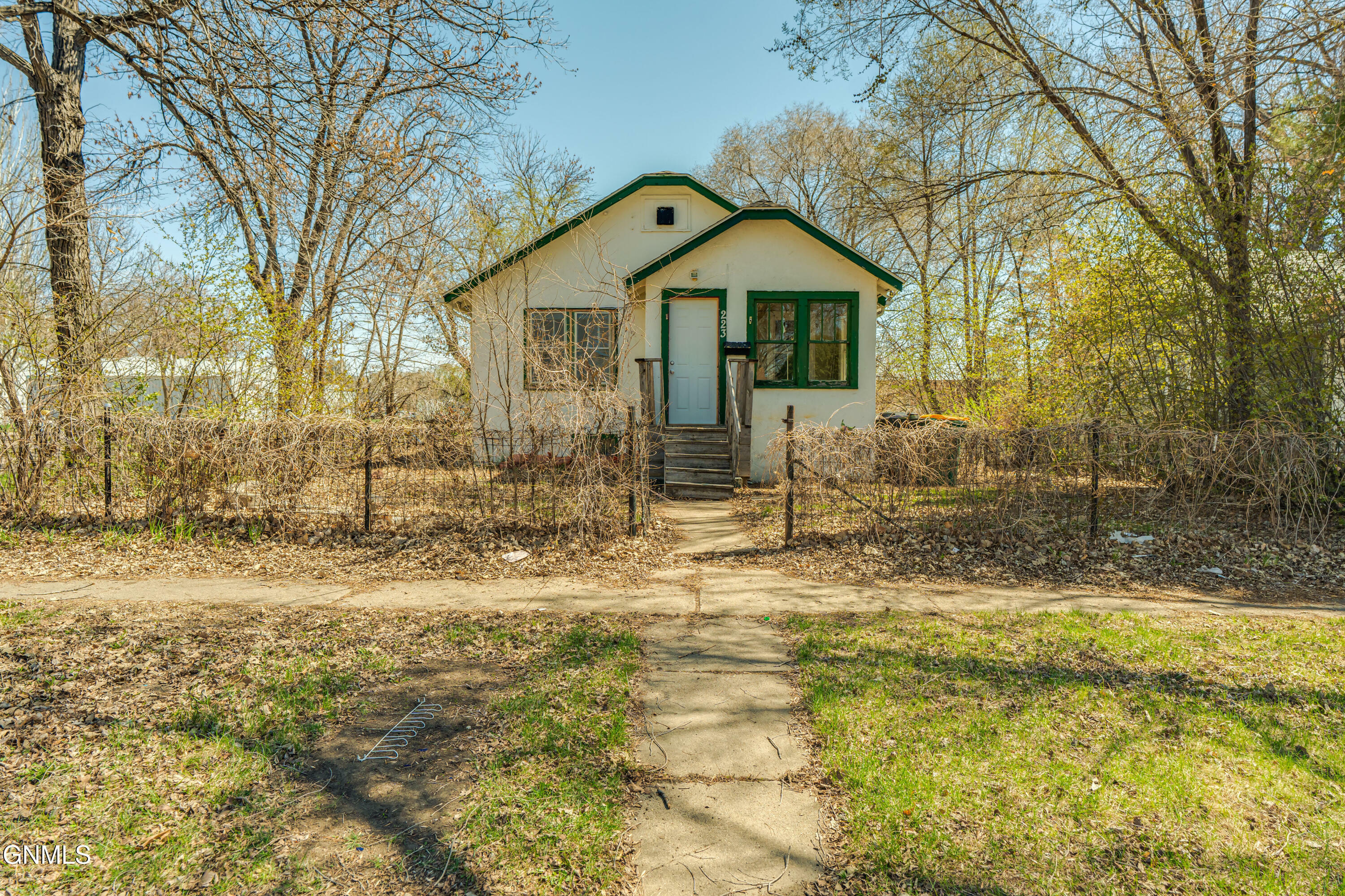 223 N 19th Street  Bismarck ND 58501 photo