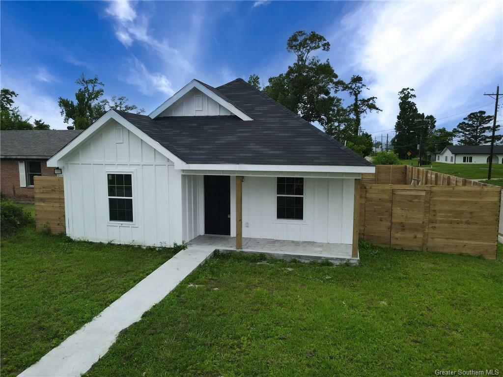 Property Photo: 915 W 18th Street LA 70601