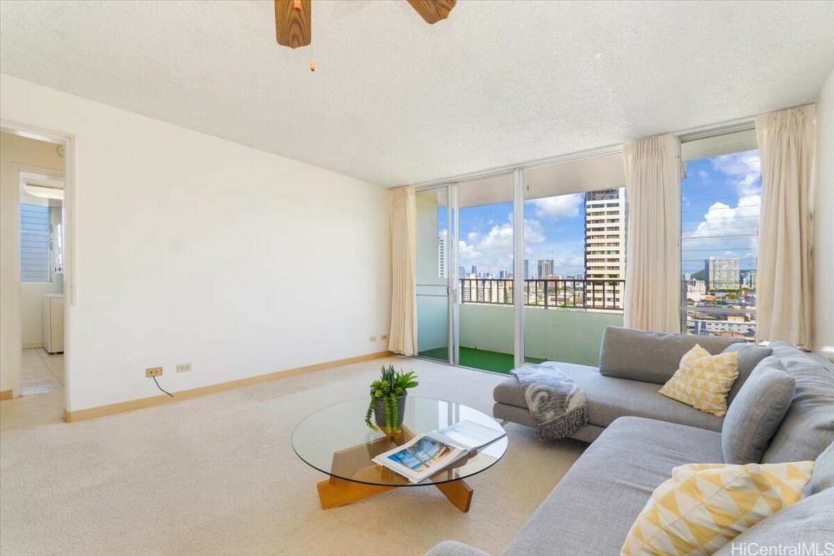 Property Photo: 796 Isenberg Street 11A HI 96826