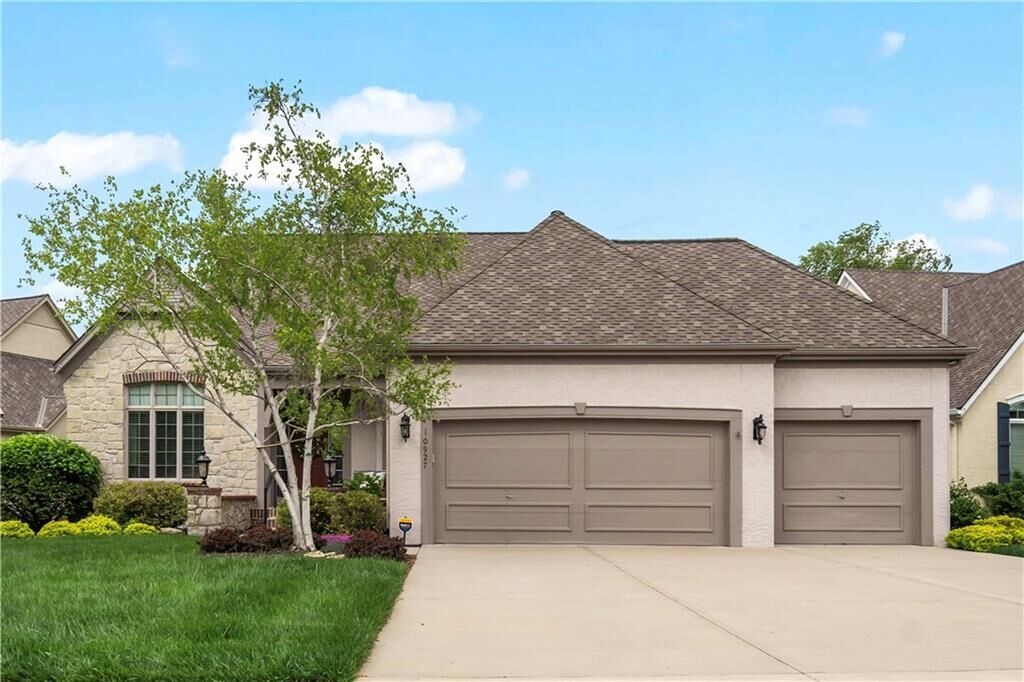 Property Photo:  10927 S Cottage Lane  KS 66061 