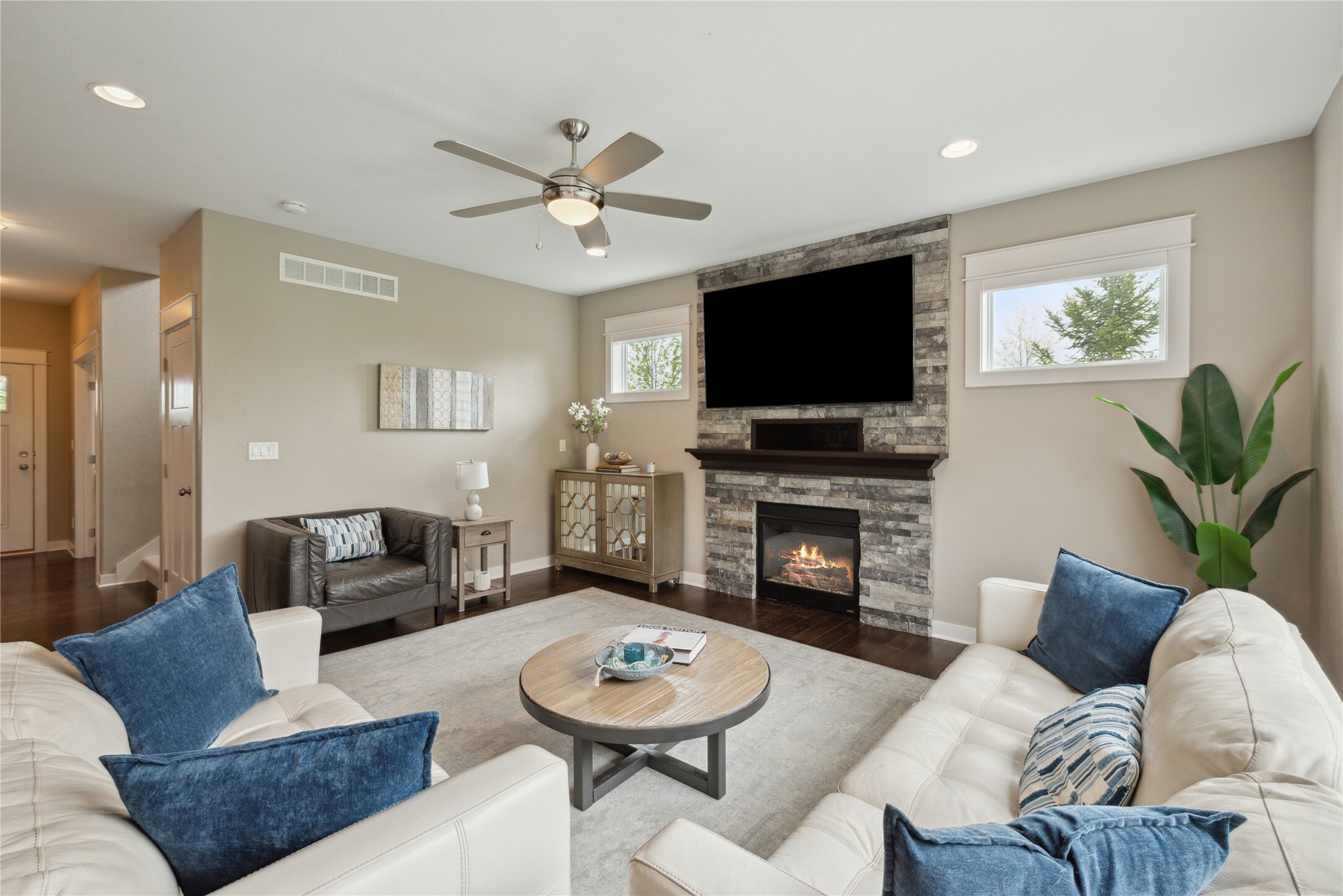 Property Photo:  971 S 93rd Street  IA 50266 