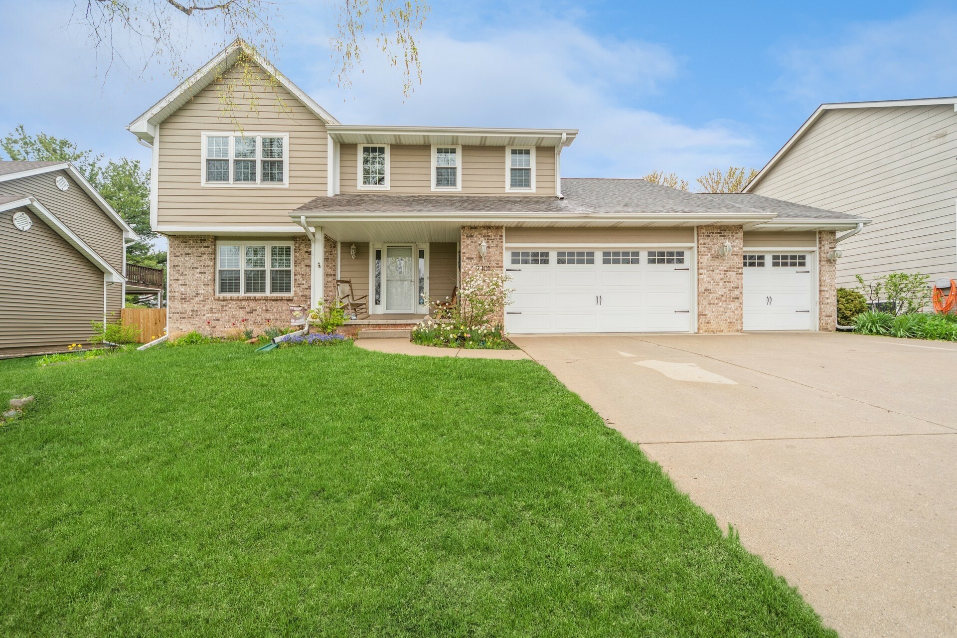 Property Photo: 9401 Hickory Drive IA 50322