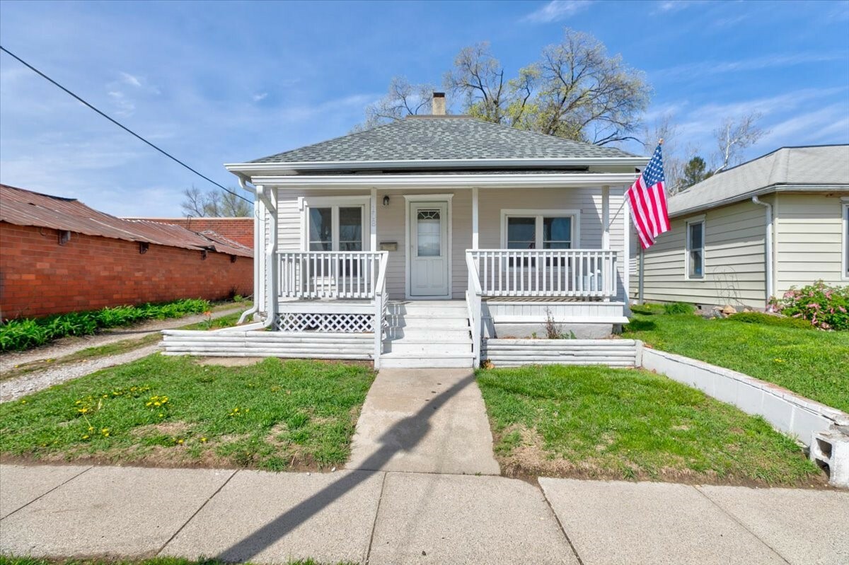 Property Photo: 108 SE Main Street IA 50156