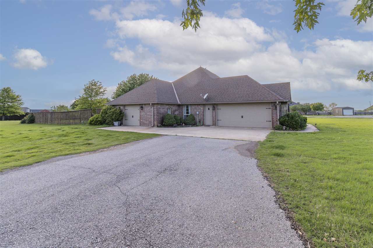 Property Photo: 109 NE Meadow Ln OK 73538
