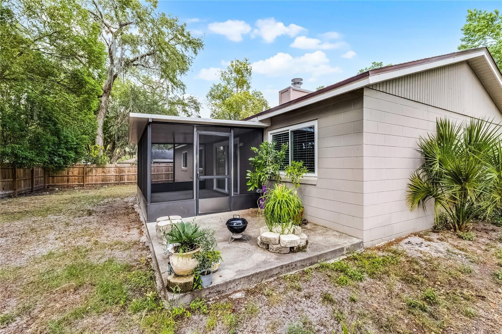 Property Photo: 314 E Bonnie Trail FL 32750
