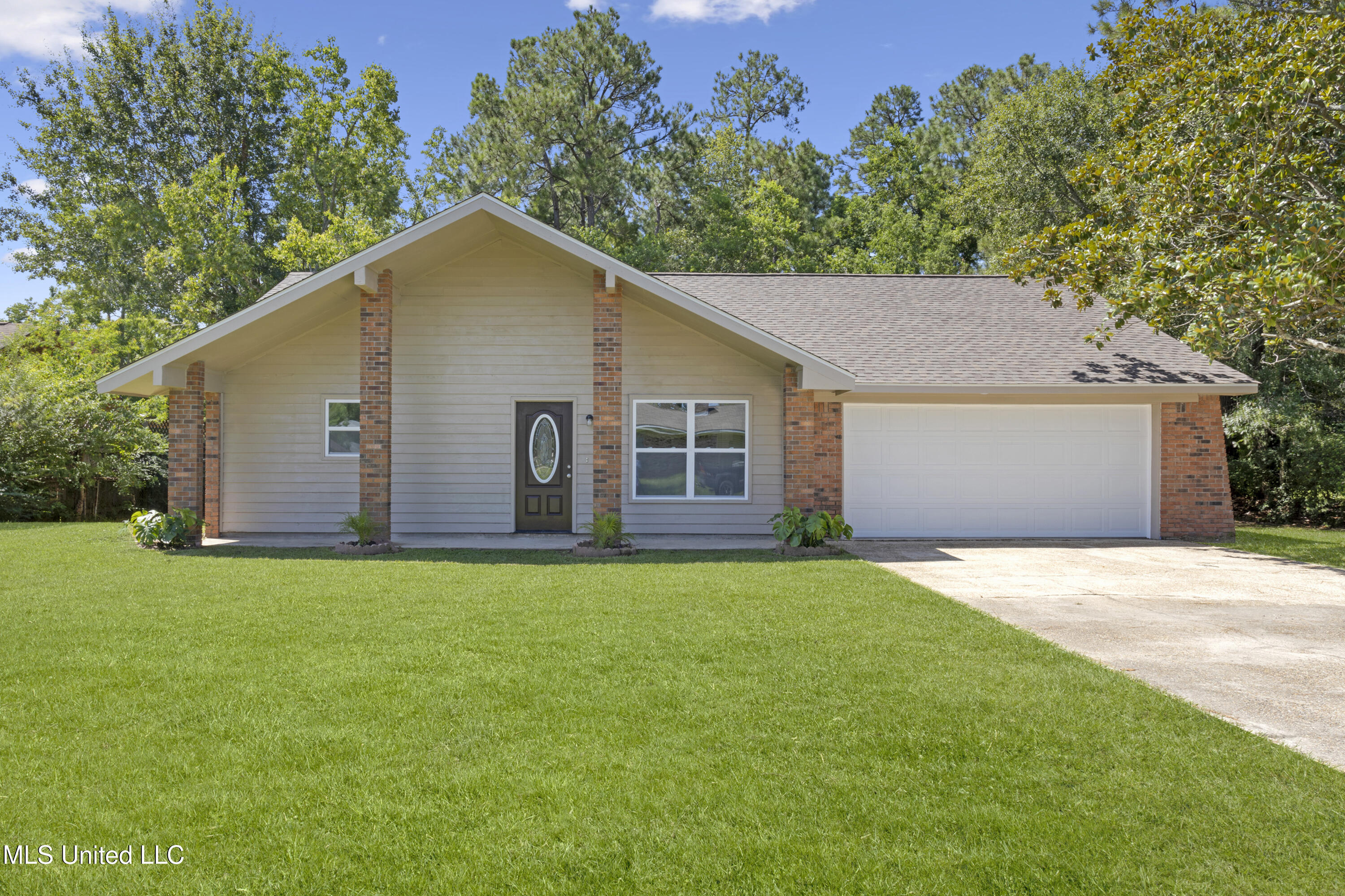 Property Photo:  2410 E Birch Drive  MS 39503 