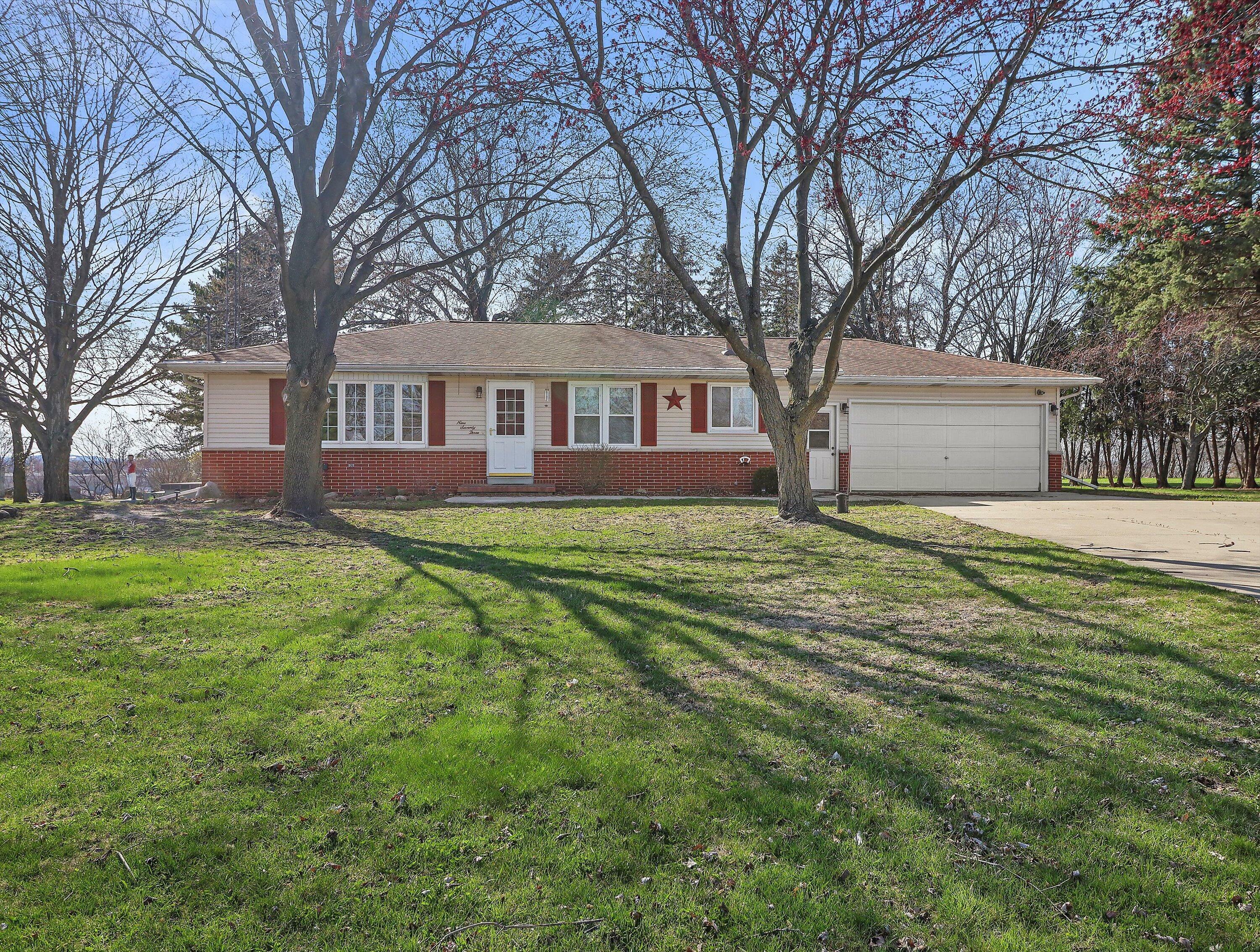 973 N Dewey Ave  Jefferson WI 53549 photo