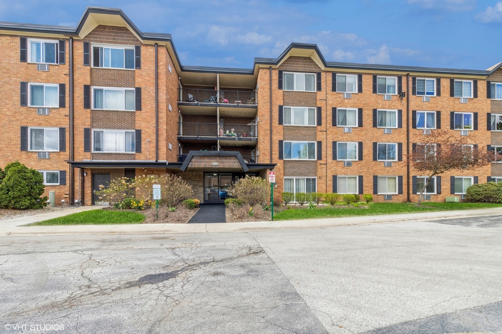 Property Photo: 1106 S New Wilke Road 101 IL 60005