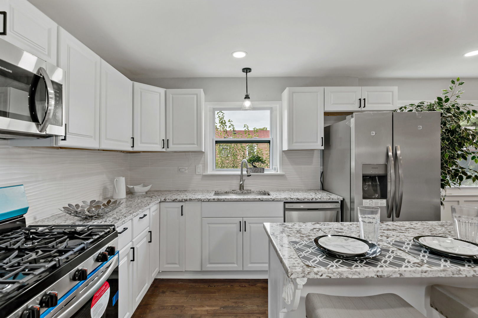 Property Photo: 1121 E 93rd Street IL 60619
