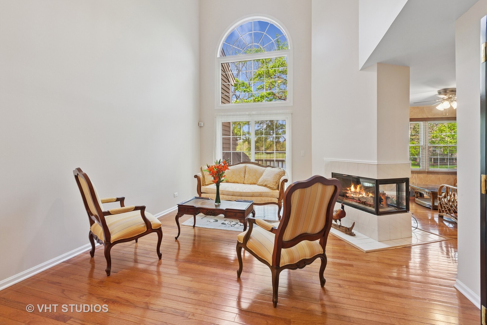 Property Photo: 1537 Aberdeen Court 67 IL 60564