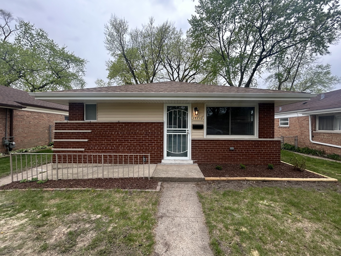 Property Photo: 14710 Kenwood Avenue IL 60419