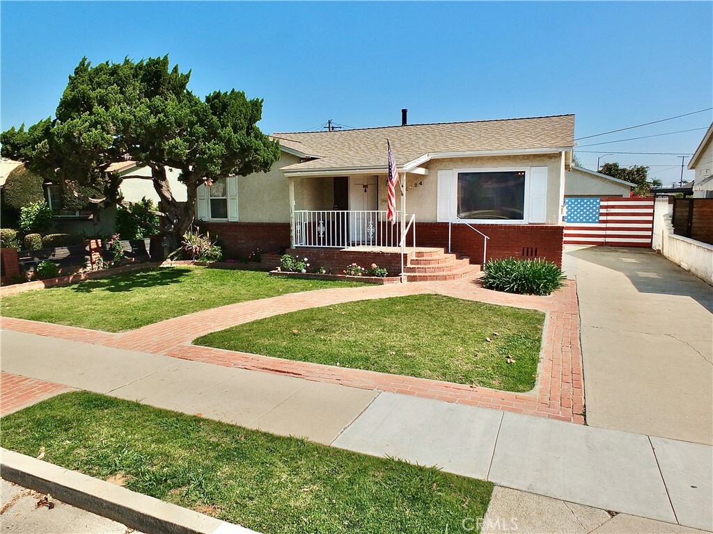 Property Photo: 4684 Goldfield Avenue CA 90807