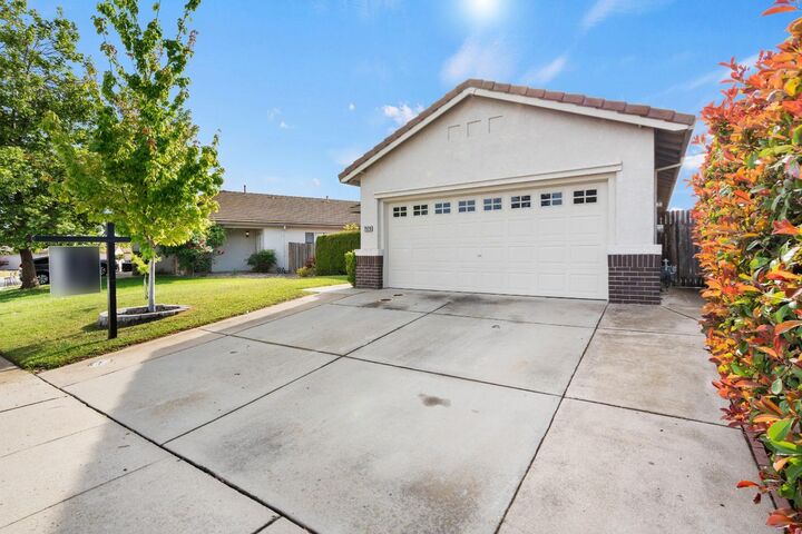 Property Photo:  7920 Kelvedon Way  CA 95829 