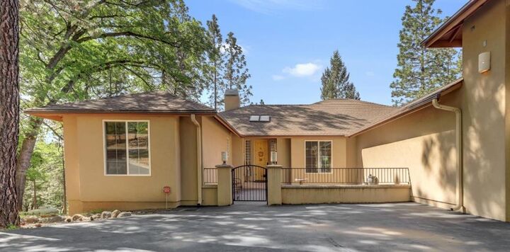 10450 S Ponderosa Way  Rough and Ready CA 95975 photo